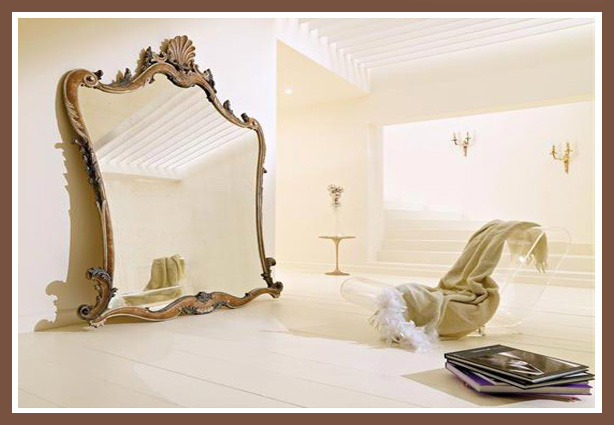 Зеркало - яркий акцент в интерьере